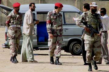 Αιματηρές συγκρούσεις σε στρατιωτική επιχείρηση στα σύνορα Πακιστάν – Αφγανιστάν