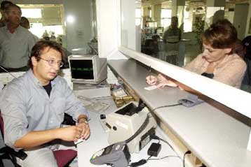 Στις 4 Μαΐου ξεκινά η υποβολή των φορολογικών δηλώσεων για μισθωτούς και συνταξιούχους