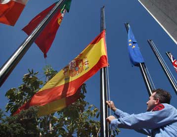 Την υιοθέτηση διακήρυξης αλληλεγγύης κατά της τρομοκρατίας προτείνει η Κομισίον