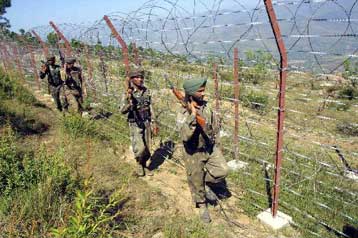 Δεκάδες νεκροί σε άγρια μάχη στρατιωτών και ενόπλων στα σύνορα Πακιστάν-Αφγανιστάν