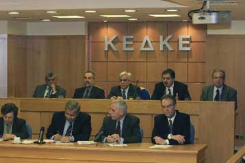 Δέσμευση Παυλόπουλου για σταδιακή απόδοση των παρακρατηθέντων πόρων προς την ΤΑ