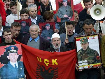 Δέκα νεκροί και πάνω από 200 τραυματίες σε συγκρούσεις Σέρβων-Αλβανών στο Κόσοβο