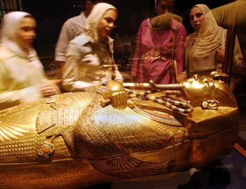 Ίχνη κόκκινου κρασιού ανακάλυψαν οι ερευνητές στον τάφο του Τουταγχαμών