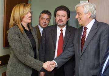 Αύξηση των πόρων ζήτησε η Φ.Γεννηματά στην πρώτη συνάντηση με τον υπουργό Εσωτερικών