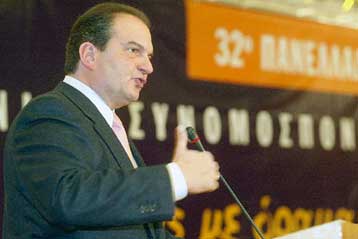 Αμεσες αυξήσεις και αυτοσυγκράτηση, οι δύο προτάσεις που μελετά ο Κ.Καραμανλής