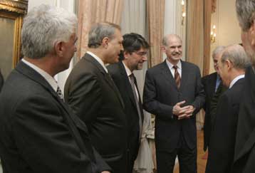 Τη διάταξη προσώπων στην ΚΟ του ΠΑΣΟΚ αποφασίζει ο Γ.Παπανδρέου