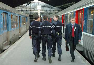 Σε πέντε σημεία επικεντρώνεται η ανησυχία της ΕΛ.ΑΣ. μετά το χτύπημα στη Μαδρίτη