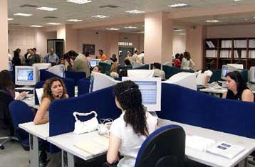 Μικρότερες αμοιβές στους διοικητές των ΔΕΚΟ προωθεί η κυβέρνηση