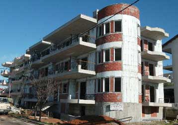 Οι ιδιοκτήτες ακινήτων αντιδρούν στην ιδέα επιβολής φόρου υπεραξίας