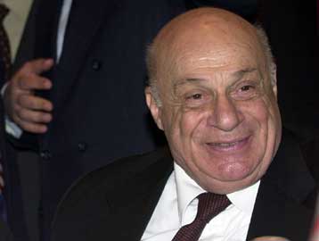 Την «επιστροφή» του στις διευρυμένες συνομιλίες για το Κυπριακό μελετά τώρα ο Ντενκτάς