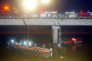 Υπό εξέταση 14 αγωγές κατά του ΚΤΕΛ συγγενών θυμάτων του τροχαίου στον Αλιάκμονα