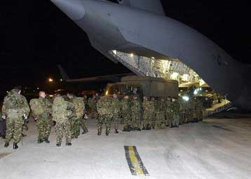 Ενισχύσεις του ΝΑΤΟ φθάνουν στο Κοσσυφοπέδιο για να καταστείλουν τις συγκρούσεις