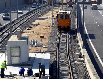 O Προαστιακός θα είναι έτοιμος εγκαίρως, διαβεβαιώνουν τον Μ.Λιάπη οι εργολάβοι