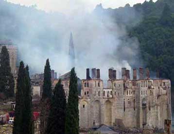 Έκκληση από τον κ. Βαρθολομαίο για την αποκατάσταση των ζημιών στη Μονή Χιλανδαρίου