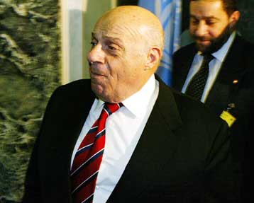 Επιστρέφει ο Ντενκτάς στα περί μη συμμετοχής στις διευρυμένες συνομιλίες