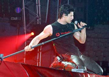 Σάκης Ρουβάς και «Shake It» στον 49ο διαγωνισμό της Eurovision