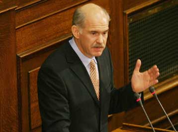 Σκληρή γλώσσα Παπανδρέου κατά της ΝΔ – Αντίδραση Καραμανλή και πρώτη αντιπαράθεση