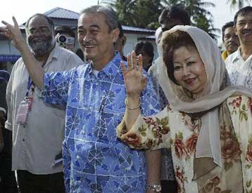 Παραμένει στην εξουσία της Μαλαισίας ο Μπαντάουι μετά τις εκλογές της Κυριακής