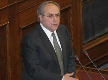 Ευθύνες για τις κοινωνικές ανισότητες επιρρίπτει σε ΝΔ και ΠΑΣΟΚ ο Ν.Κωνσταντόπουλος