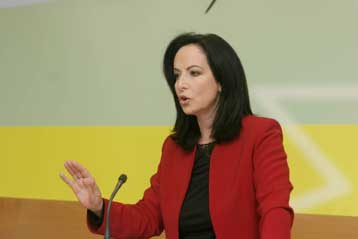 Ρητορείες εν όψει ευρωεκλογών οι προγραμματικές δηλώσεις, λέει η Αννα Διαμαντοπούλου