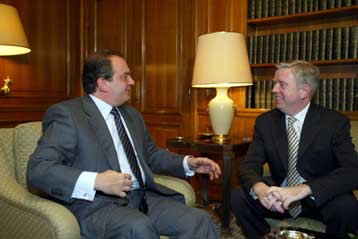 Δεν μπορούν να υπάρχουν καταφύγια για τρομοκράτες στην ΕΕ, δήλωσε ο Πατ Κοξ