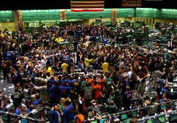 Υποχωρούν οι τιμές του πετρελαίου – Αναβάλλεται η μείωση της παραγωγής του ΟΠΕΚ;