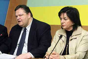 Ασάφεια και αντιφάσεις «βλέπουν» υψηλόβαθμα στελέχη του ΠΑΣΟΚ στις προγραμματικές δηλώσεις