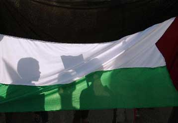 Όρκοι σκληρής εκδίκησης από χιλιάδες Παλαιστινίους στην κηδεία του Αχμέντ Γιασίν