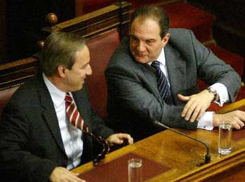 Αναδιάρθρωση δαπανών και ταχύτερη ανάπτυξη οι πηγές χρηματοδότησης των νέων πολιτικών