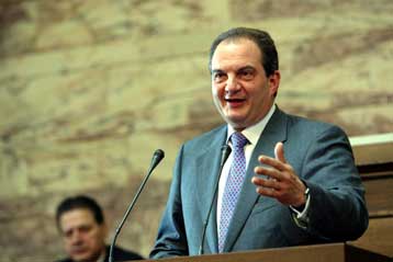 «Μακριά από αλαζονεία, κοντά στον πολίτη» οι εντολές Καραμανλή στους βουλευτές του