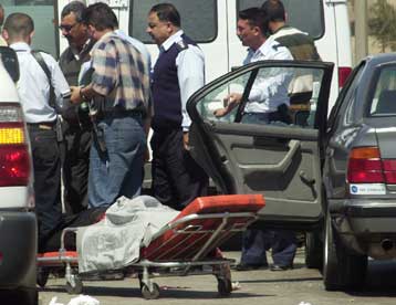 Έντεκα Ιρακινοί αστυνομικοί νεκροί – Βολές Αλ Σιστανί κατά κυβερνητικού συμβουλίου