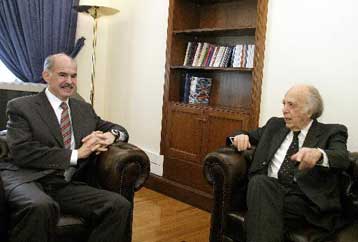 Αμηχανία της κυβέρνησης στους χειρισμούς για το Κυπριακό διακρίνει ο Γ.Παπανδρέου