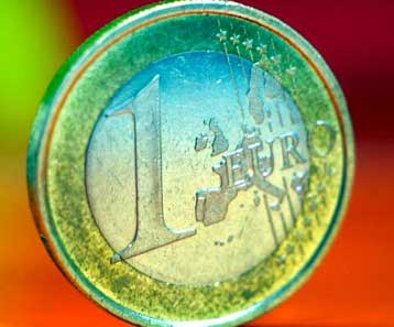 Το ισχυρό ευρώ κίνδυνος για την ανάκαμψη της ευρωζώνης, λένε οι Ευρωπαίοι εργοδότες