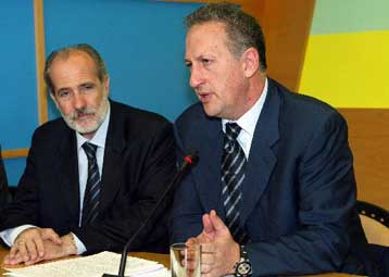 Ξεκάθαρη στάση στο θέμα των συμβασιούχων ζητά από την κυβέρνηση ο Κ.Σκανδαλίδης