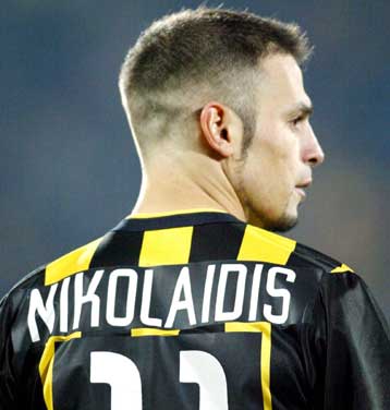 Ακόμα και τα παπούτσια του κρεμάει για χάρη της ΑΕΚ ο Ντέμης