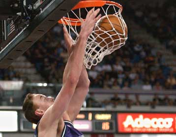 Τέλος στο απόρθητο των Κινγκς, που ηττήθηκαν με 101-112 από τους Μπακς