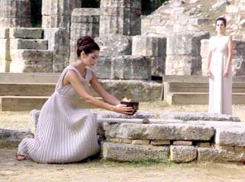 Με συναυλίες υποδέχονται τους Ολυμπιακούς λαμπαδηδρόμους οι ελληνικές πόλεις