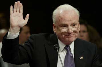 Εμμένει ο Κλάρκ στο «κατηγορώ» κατά Μπους για υποτίμηση του κινδύνου της Αλ Κάιντα