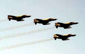 Με τη στρατιωτική παρέλαση στο κέντρο της Αθήνας κορυφώθηκε ο εορτασμός της 25ης Μαρτίου