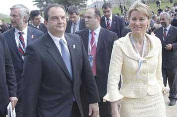 Μήνυμα ειρηνικής συνύπαρξης δίνει η Ολυμπιακή Φλόγα, δηλώνει ο Κ.Καραμανλής