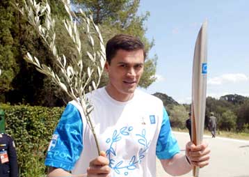 Τώρα κατάλαβα τι σημαίνει Ολυμπιακό Πνεύμα, είπε ο Ποπόφ-Συγκλονισμένος ο Μπούμπκα