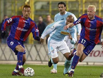 Από μακριά βλέπει η Λάτσιο την τρίτη θέση, έχασε 2-1 από την Μπολόνια