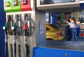 Στα ύψη οι τιμές των καυσίμων – Ξεπερνά τα 80 λεπτά η αμόλυβδη