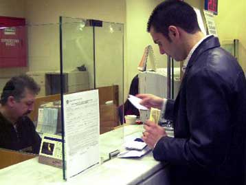 Στις τράπεζες θα καταβάλλονται από 1ης Απριλίου τα τέλη μεταβίβασης ΙΧ