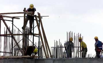 Αύξηση 16,6% του μέσου ωριαίου κόστους εργασίας την περίοδο 1996-2000