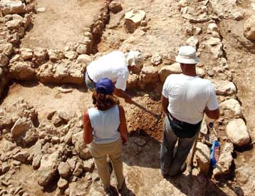 Αποκάλυψη κορμού κούρου σε ανασκαφές στη Χίο