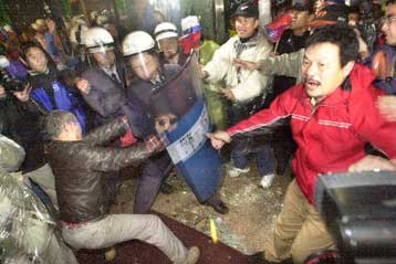 Επικυρώθηκε η εκλογική νίκη Τσεν εν μέσω βίαιων επεισοδίων στην Ταϊβάν