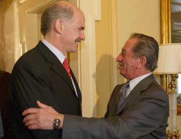 Να αξιοποιήσει τις επαφές του στην ΕΕ ζήτησε ο Τ.Παπαδόπουλος από τον Γ.Παπανδρέου