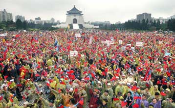 Μεγάλη διαδήλωση διαμαρτυρίας στην Ταϊπέι κατά της επανεκλογής Τσεν Σούι-μπιαν