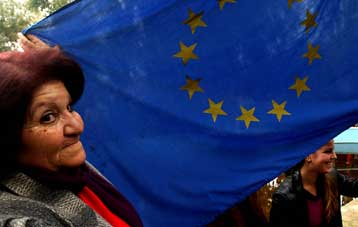 Στα χέρια Ελληνοκυπρίων και Τουρκοκυπρίων το τέταρτο και οριστικό σχέδιο Ανάν